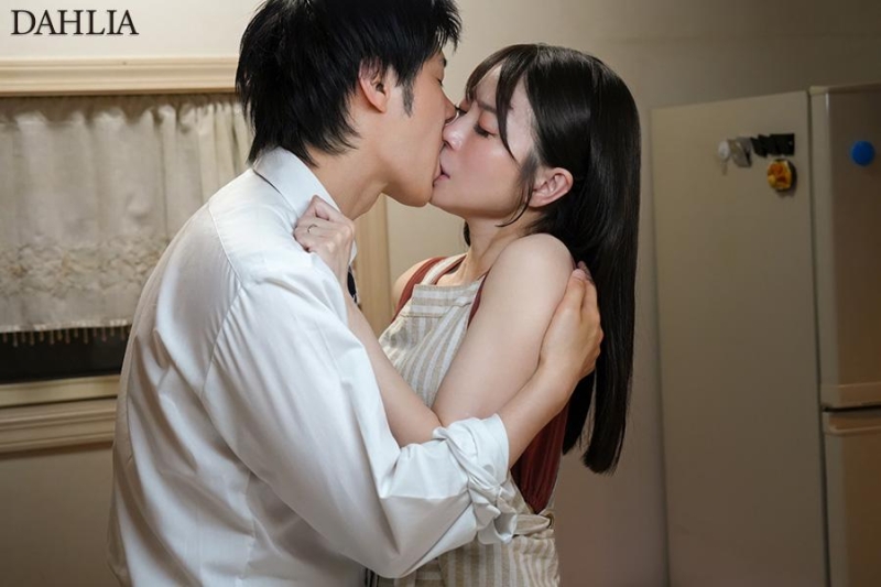 DLDSS-438 screenshot 1 Resurrection Itoya Mei While my boss was away on a business trip, I had a passionate French kiss with my boss's wife... Itoya Mei