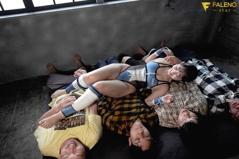 FNS-136 screenshot 5 Fan service too big-breasted underground idol's secret business non-stop ejaculation photo shoot Yamashita Sawa